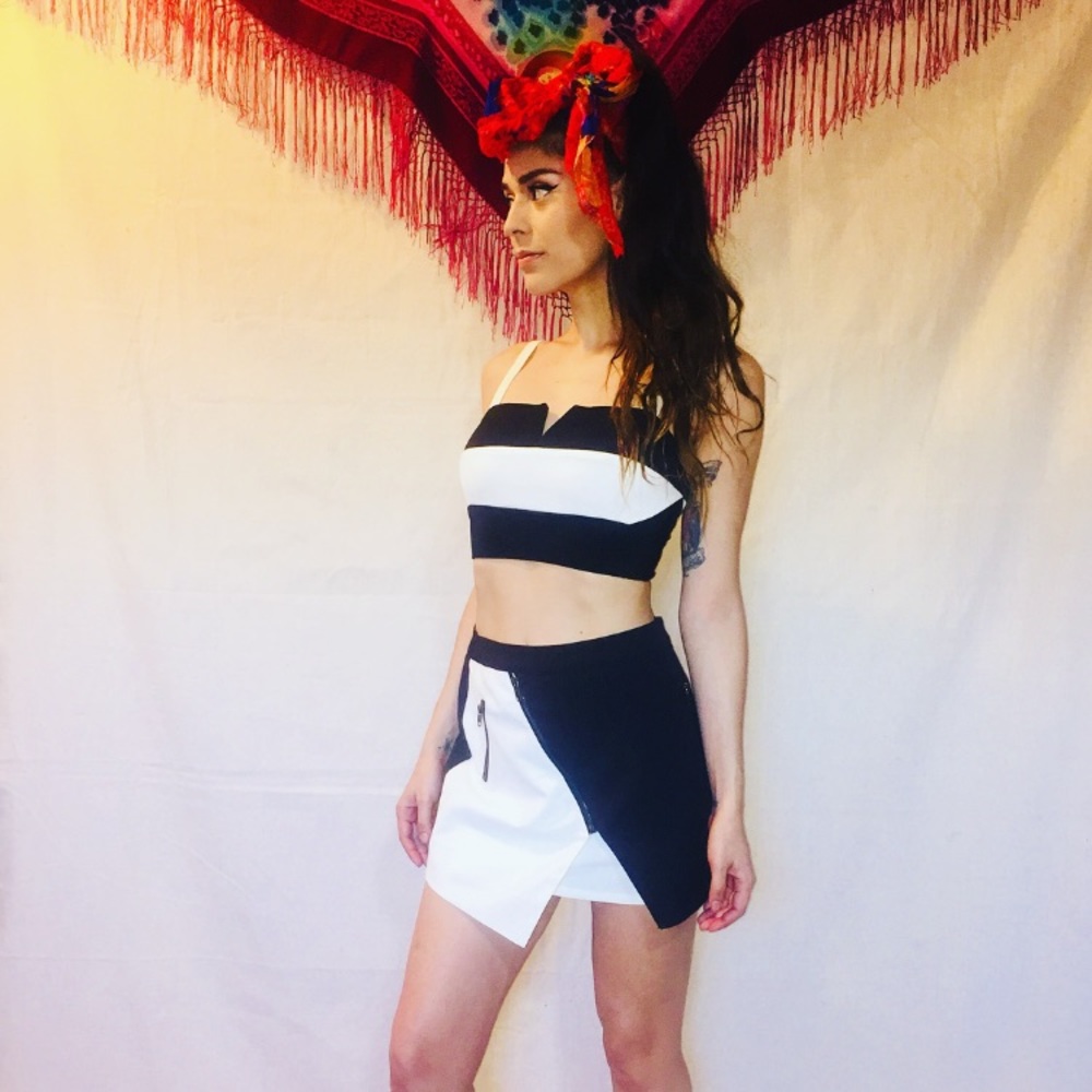 ⚫️⚪️NWT Matching crop top and skirt ⚪️⚫️